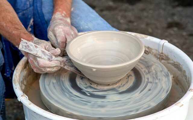 Fra blød til hård: Sådan fungerer selvhærdende ler i keramikproduktion